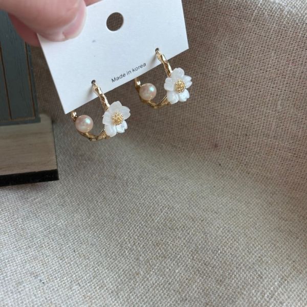 櫻花珍珠圈圈耳環 玫瑰愛心雙層小耳環
櫻花繞鑽圈圈耳環
水晶
韓國飾品
韓國耳環
耳環
純銀商品
韓國設計
流行