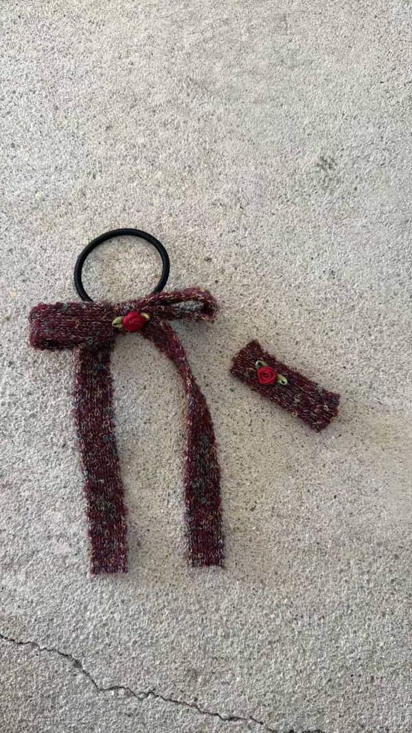 質感毛毛玫瑰花髮圈3色 質感毛毛玫瑰花髮圈3色
韓國飾品
韓國耳環
耳環
髮飾
手鍊
戒指
純銀飾品
珍珠耳環
三麗鷗代購
飾品店