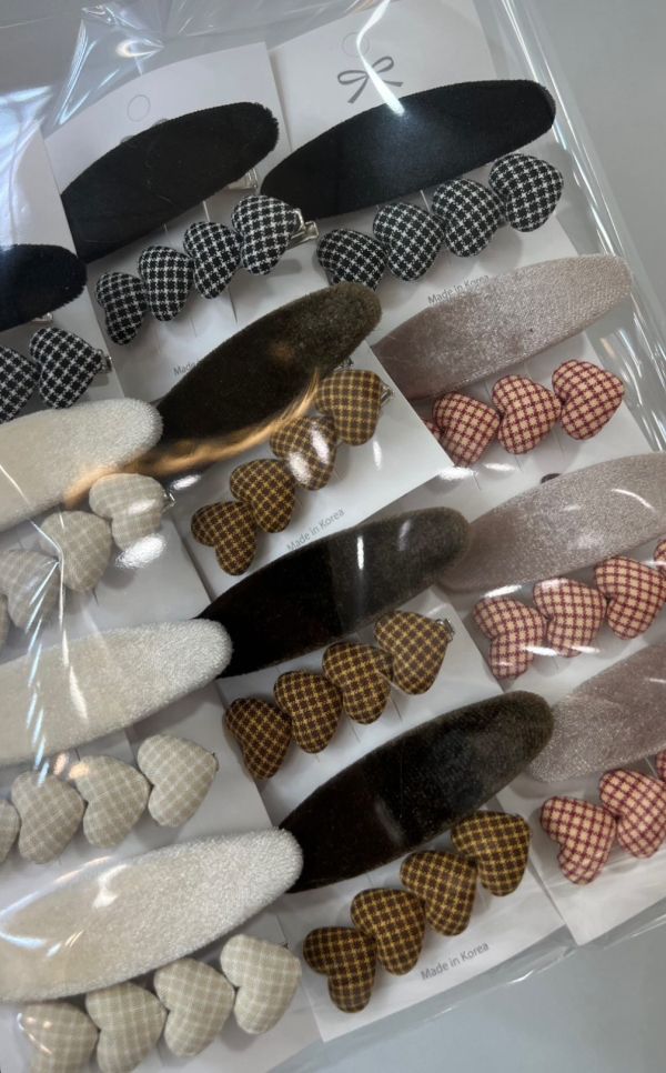 格子愛心排列與絨布髮夾組 格子愛心排列與絨布髮夾組
韓國飾品
韓國耳環
耳環
髮飾
大腸圈
腸圈
手鍊
戒指
純銀飾品
珍珠耳環
三麗鷗代購
飾品店