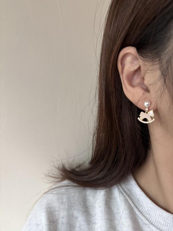 小木馬馬年耳環 小木馬馬年耳環
蝴蝶結耳環
韓國飾品
韓國耳環
耳環
髮飾
大腸圈
腸圈
手鍊
戒指
純銀飾品
珍珠耳環
三麗鷗代購
飾品店