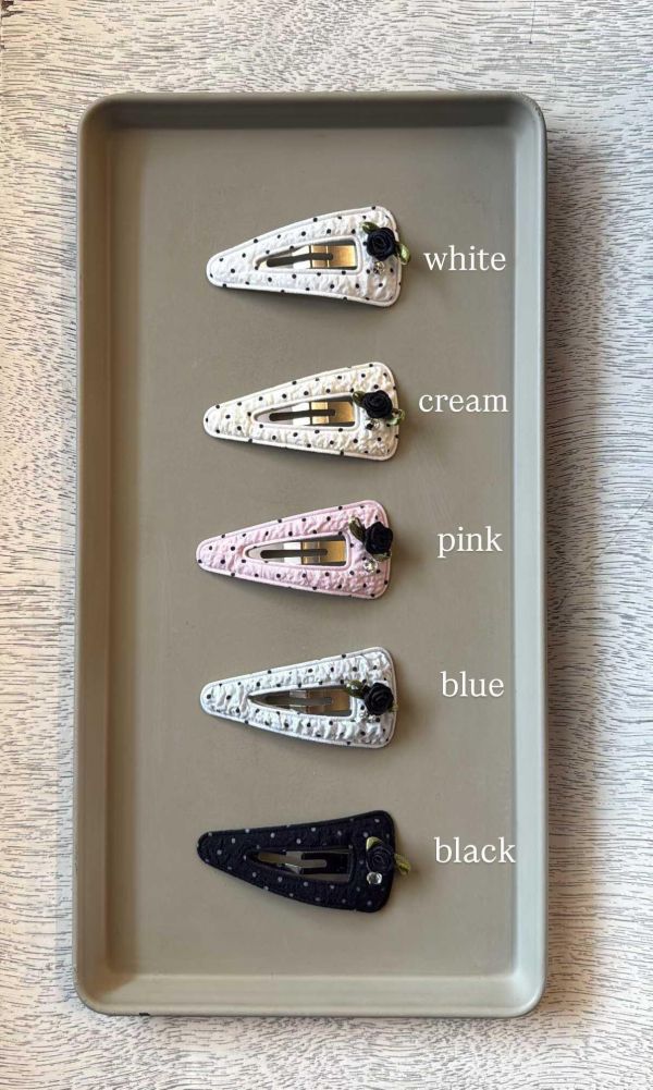 玫瑰花點點三角簍空BB夾5色 玫瑰花點點三角簍空BB夾5色
韓國耳環
耳環
髮飾
手鍊
戒指
純銀飾品
珍珠耳環
三麗鷗代購
飾品店