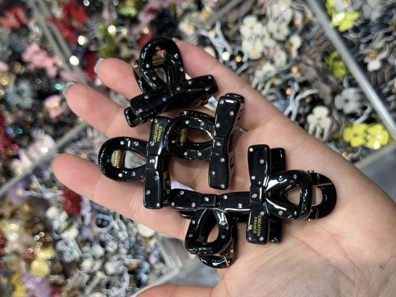 CREATION FRANCE 彩色點點小抓夾4色 蝴蝶結植絨拼接格紋三角簍空髮夾4色
韓國飾品
韓國耳環
耳環
髮飾
手鍊
戒指
純銀飾品
珍珠耳環
三麗鷗代購
飾品店