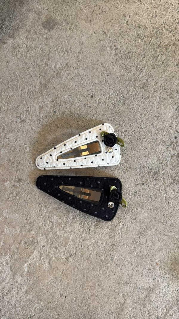 玫瑰花點點三角簍空BB夾5色 玫瑰花點點三角簍空BB夾5色
韓國耳環
耳環
髮飾
手鍊
戒指
純銀飾品
珍珠耳環
三麗鷗代購
飾品店