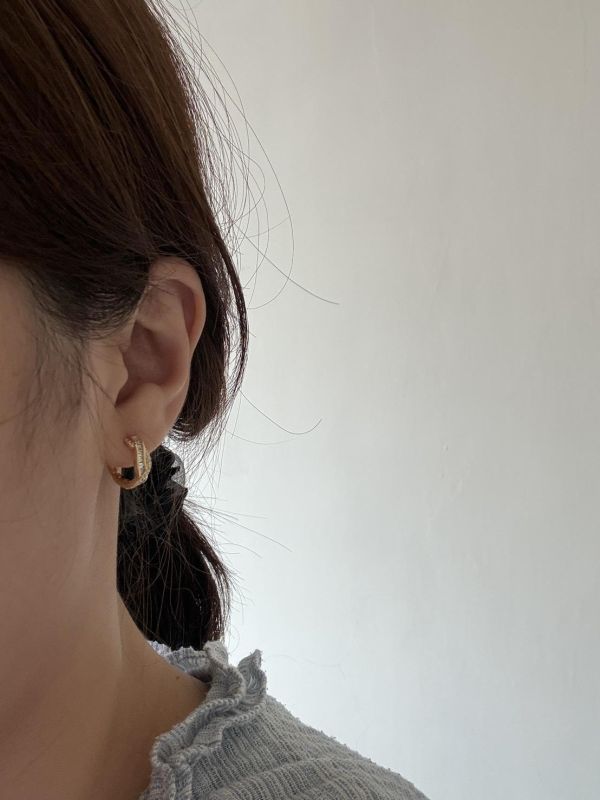 交錯鋯石小鑽圈圈耳環2色 交錯鋯石小鑽圈圈耳環2
耳環
髮飾
手鍊
戒指
純銀飾品
珍珠耳環
三麗鷗代購
飾品店