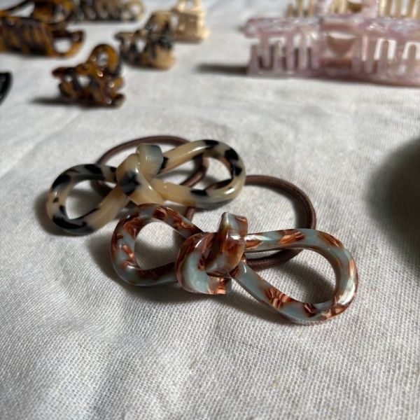 CREATION FRANCE 簍空蝴蝶結髮圈 CREATION FRANCE 
CREATION FRANCE 簍空蝴蝶結髮圈