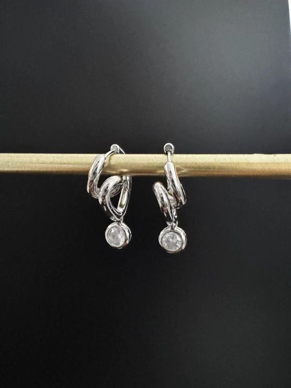 個性雙圈小鑽耳環2色 鍍銅24K寬版4/3圈耳環2色
韓國耳環
耳環
髮飾
手鍊
戒指
純銀飾品
珍珠耳環
三麗鷗代購
飾品店