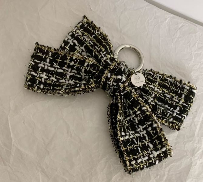 小香風蝴蝶結吊飾 小香風蝴蝶結吊飾
韓國飾品
韓國耳環
耳環
髮飾
大腸圈
腸圈
手鍊
戒指
純銀飾品
珍珠耳環
三麗鷗代購
飾品店