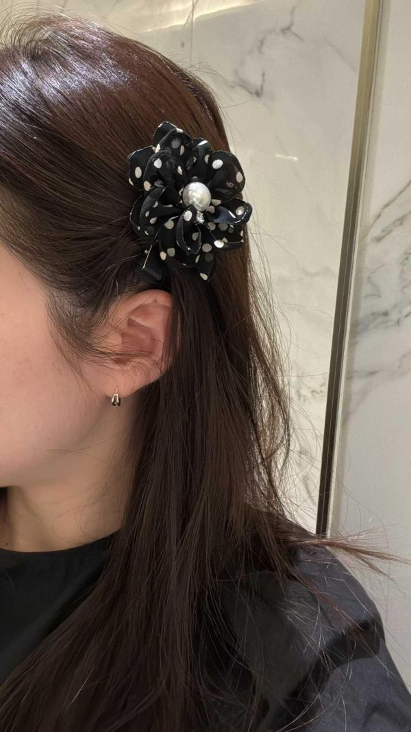 雪紡花瓣點點壓夾2色 雪紡花瓣點點壓夾2色
韓國耳環
耳環
髮飾
手鍊
戒指
純銀飾品
珍珠耳環
三麗鷗代購
飾品店