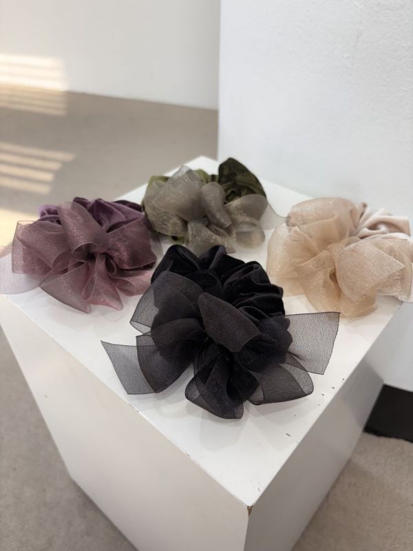 質感美紗蝴蝶結絨布大腸圈4色 質感美紗蝴蝶結絨布大腸圈4色
韓國飾品
韓國耳環
耳環
髮飾
手鍊
戒指
純銀飾品
珍珠耳環
三麗鷗代購
飾品店