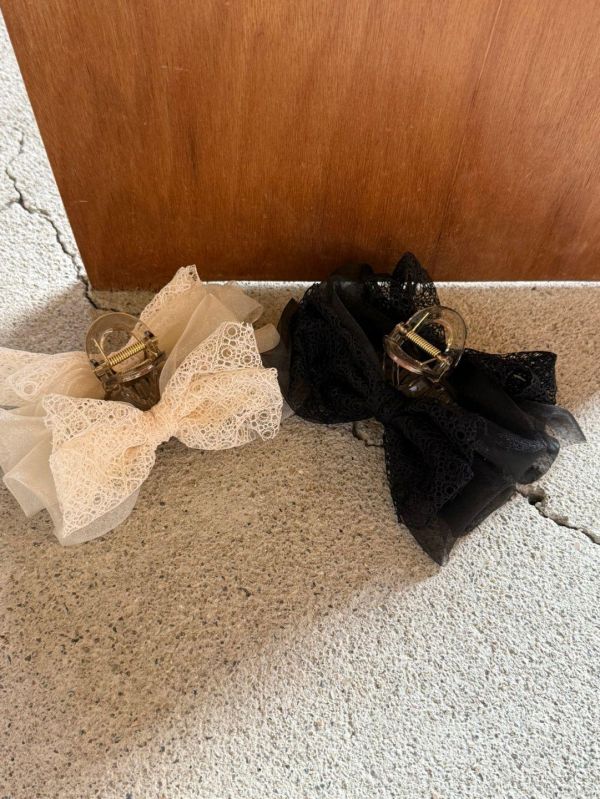 蕾絲拼接紗蝴蝶結抓夾4色 蕾絲拼接紗蝴蝶結抓夾4色
韓國飾品
韓國耳環
耳環
髮飾
手鍊
戒指
純銀飾品
珍珠耳環
三麗鷗代購
飾品店