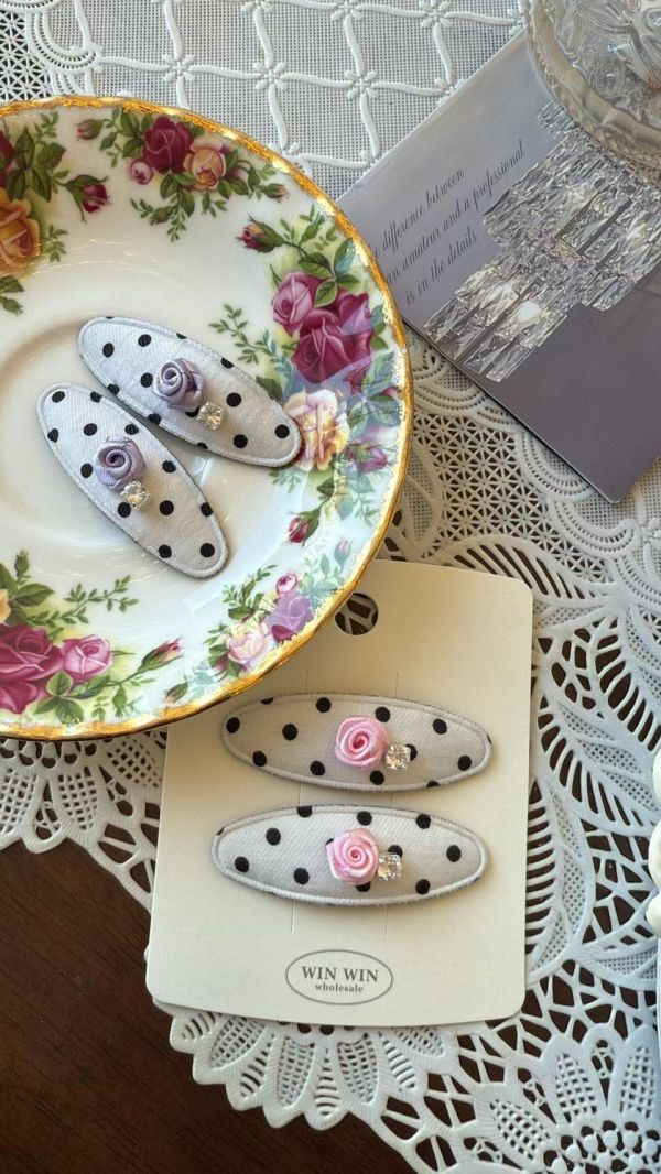 點點粉色玫瑰花ＢＢ夾2色 點點粉色玫瑰花ＢＢ夾2色
韓國飾品
韓國耳環
耳環
髮飾
手鍊
戒指
純銀飾品
珍珠耳環
三麗鷗代購
飾品店