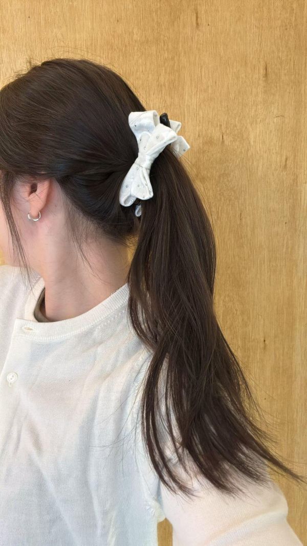 質感蝴蝶結點點絨布香蕉夾 質感蝴蝶結點點絨布香蕉夾
韓國飾品
韓國耳環
耳環
髮飾
手鍊
戒指
純銀飾品
珍珠耳環
三麗鷗代購
飾品店