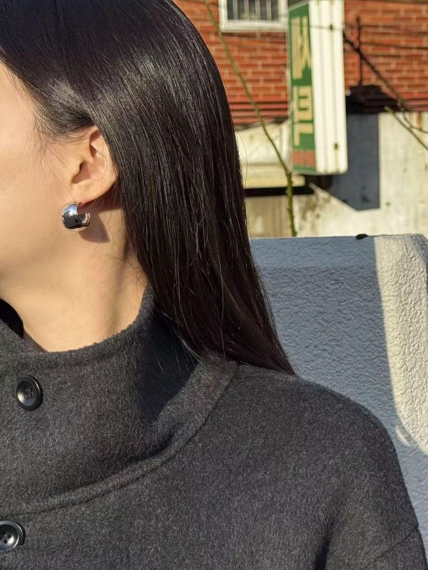 鍍銅24K寬版4/3圈耳環2色 鍍銅24K寬版4/3圈耳環2色
韓國耳環
耳環
髮飾
手鍊
戒指
純銀飾品
珍珠耳環
三麗鷗代購
飾品店