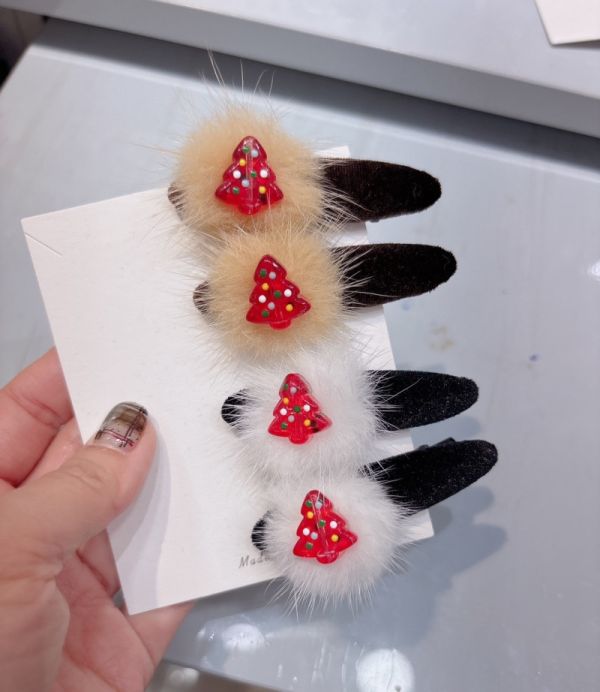 長毛毛聖誕樹ＢＢ髮夾 長毛毛聖誕樹ＢＢ髮夾
韓國耳環
耳環
髮飾
手鍊
戒指
純銀飾品
珍珠耳環
三麗鷗代購
飾品店