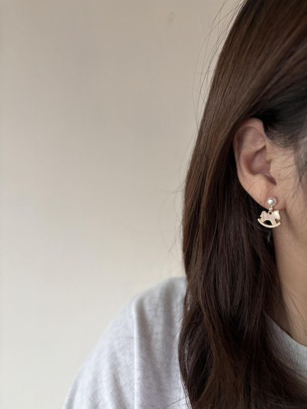 小木馬馬年耳環 小木馬馬年耳環
蝴蝶結耳環
韓國飾品
韓國耳環
耳環
髮飾
大腸圈
腸圈
手鍊
戒指
純銀飾品
珍珠耳環
三麗鷗代購
飾品店