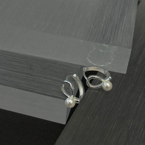 925純銀 珍珠後勾式環繞耳環 925純銀戒指
925純銀 珍珠後勾式環繞耳環
韓國飾品
韓國耳環
耳環
髮飾
大腸圈
腸圈
手鍊
戒指
純銀飾品
珍珠耳環
三麗鷗代購
飾品店