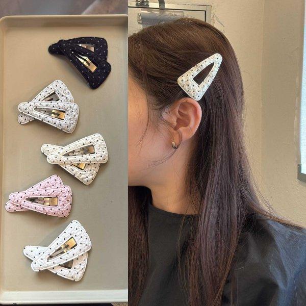 點點三角簍空ＢＢ夾一對5色 點點三角簍空ＢＢ夾5色
韓國飾品
韓國耳環
耳環
髮飾
手鍊
戒指
純銀飾品
珍珠耳環
三麗鷗代購
飾品店