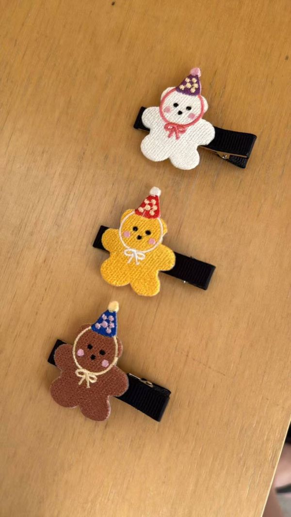 童趣慶生熊熊帽髮夾 童趣慶生熊熊帽髮夾
韓國飾品
韓國耳環
耳環
髮飾
手鍊
戒指
純銀飾品
珍珠耳環
三麗鷗代購
飾品店