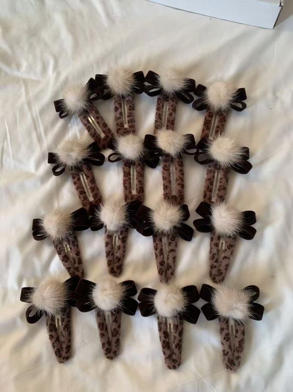 豹紋蝴蝶結毛毛球三角簍空髮夾 豹紋蝴蝶結毛毛球三角簍空髮夾
韓國飾品
韓國耳環
耳環
髮飾
大腸圈
腸圈
手鍊
戒指
純銀飾品
珍珠耳環
三麗鷗代購
飾品店