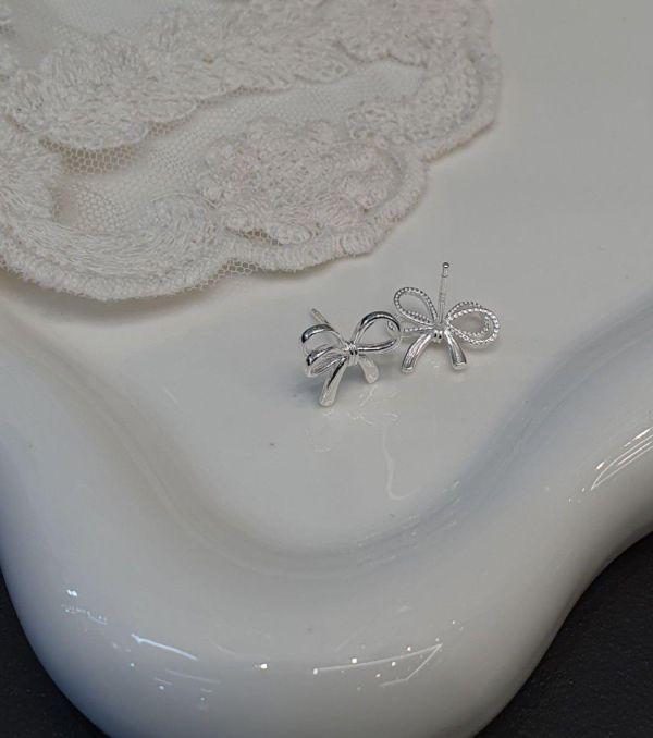 925純銀 蝴蝶結耳環大號 925純銀 蝴蝶結耳環小號
韓國飾品
韓國耳環
耳環
髮飾
手鍊
戒指
純銀飾品
珍珠耳環
三麗鷗代購
飾品店