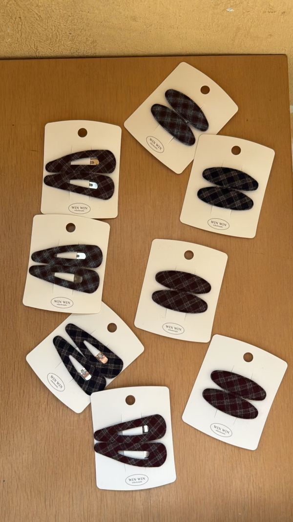 格紋簍空三角ＢＢ夾組4色 格紋簍空三角ＢＢ夾組4色
韓國飾品
韓國耳環
耳環
髮飾
手鍊
戒指
純銀飾品
珍珠耳環
三麗鷗代購
飾品店