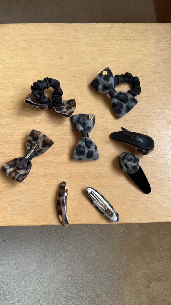 豹紋玫瑰花三角ＢＢ夾2色 豹紋玫瑰花三角ＢＢ夾2色
韓國飾品
韓國耳環
耳環
髮飾
手鍊
戒指
純銀飾品
珍珠耳環
三麗鷗代購
飾品店