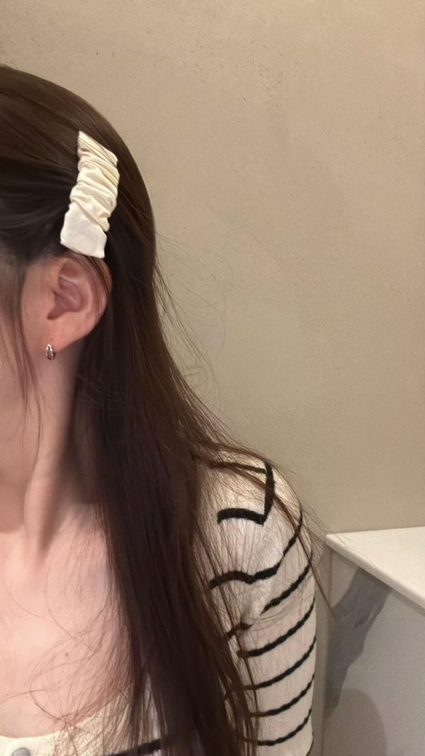 100%絲皺摺ＢＢ髮夾8色 清新格子三角簍空ＢＢ髮夾2色
韓國耳環
耳環
髮飾
手鍊
戒指
純銀飾品
珍珠耳環
三麗鷗代購
飾品店