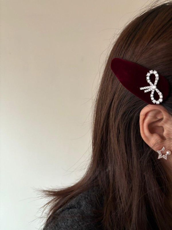 高級鋯石蝴蝶結絨布髮夾 高級鋯石蝴蝶結絨布髮夾
韓國飾品
韓國耳環
耳環
髮飾
大腸圈
腸圈
手鍊
戒指
純銀飾品
珍珠耳環
三麗鷗代購
飾品店