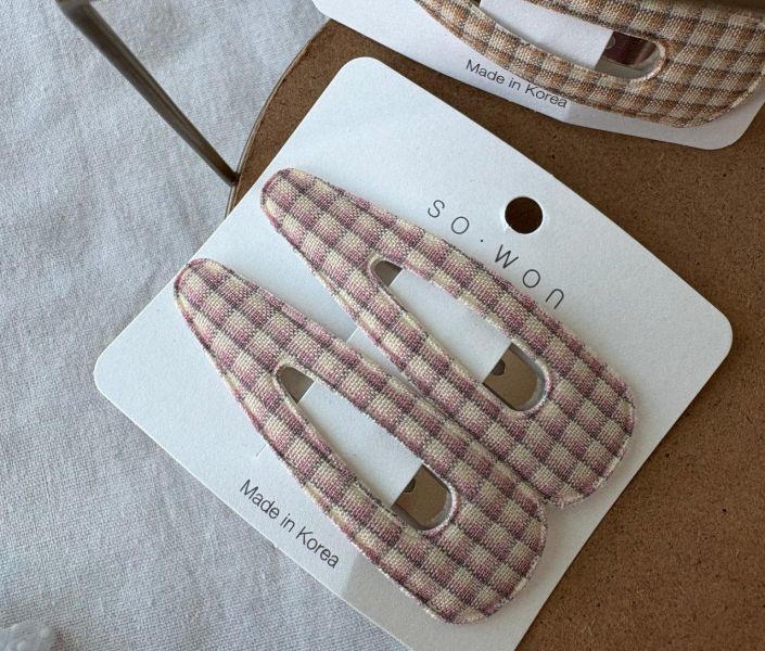 清新格子三角簍空ＢＢ髮夾2色 清新格子三角簍空ＢＢ髮夾2色
韓國耳環
耳環
髮飾
手鍊
戒指
純銀飾品
珍珠耳環
三麗鷗代購
飾品店