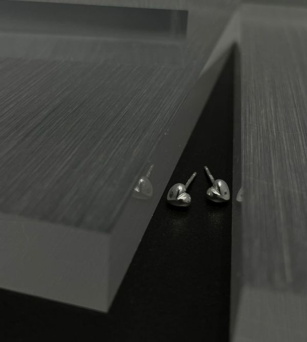 925純銀 小愛心簡約耳環 925純銀 小愛心簡約耳環
韓國飾品
韓國耳環
耳環
髮飾
手鍊
戒指
純銀飾品
珍珠耳環
三麗鷗代購
飾品店