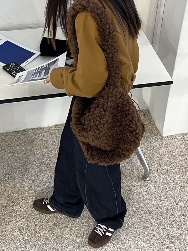 可吊娃娃毛毛斜背包 可吊娃娃毛毛斜背包
韓國飾品
韓國耳環
耳環
髮飾
大腸圈
腸圈
手鍊
戒指
純銀飾品
珍珠耳環
三麗鷗代購
飾品店