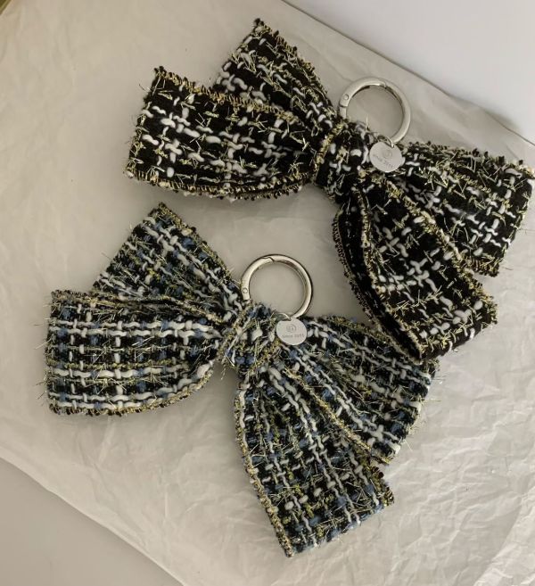 小香風蝴蝶結吊飾 小香風蝴蝶結吊飾
韓國飾品
韓國耳環
耳環
髮飾
大腸圈
腸圈
手鍊
戒指
純銀飾品
珍珠耳環
三麗鷗代購
飾品店