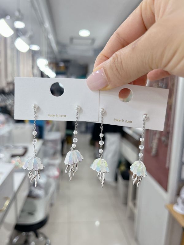 海洋系列水母珍珠長耳環 韓國飾品
韓國耳環
耳環
髮飾
手鍊
戒指
三麗鷗代購
飾品店
韓國