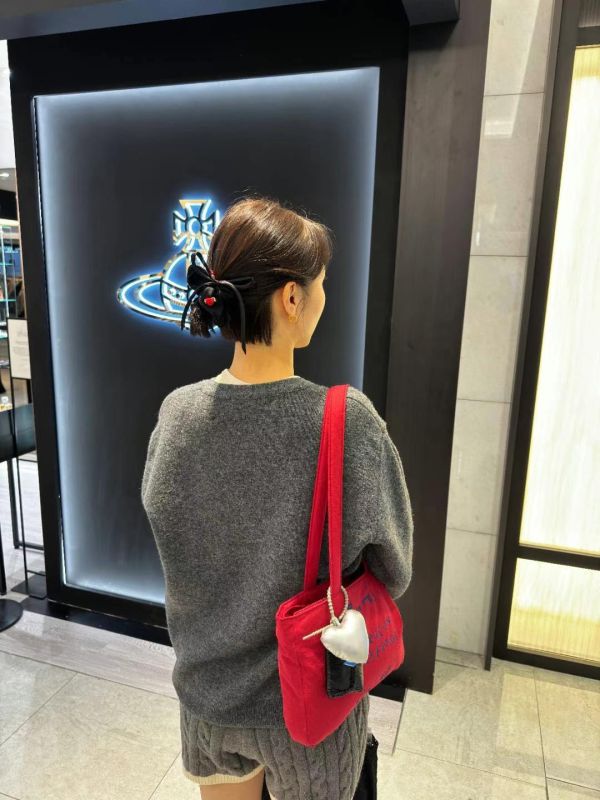 紅色玫瑰花蝴蝶結腸圈 紅色玫瑰花蝴蝶結腸圈
韓國飾品
韓國耳環
耳環
髮飾
手鍊
戒指
純銀飾品
珍珠耳環
三麗鷗代購
飾品店