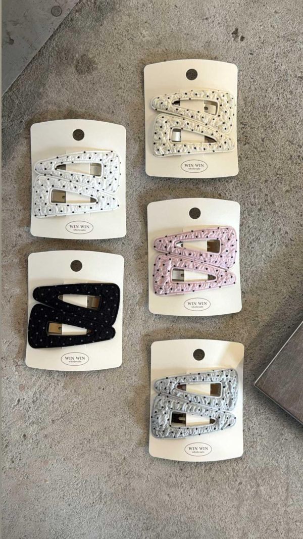 點點三角簍空ＢＢ夾一對5色 點點三角簍空ＢＢ夾5色
韓國飾品
韓國耳環
耳環
髮飾
手鍊
戒指
純銀飾品
珍珠耳環
三麗鷗代購
飾品店