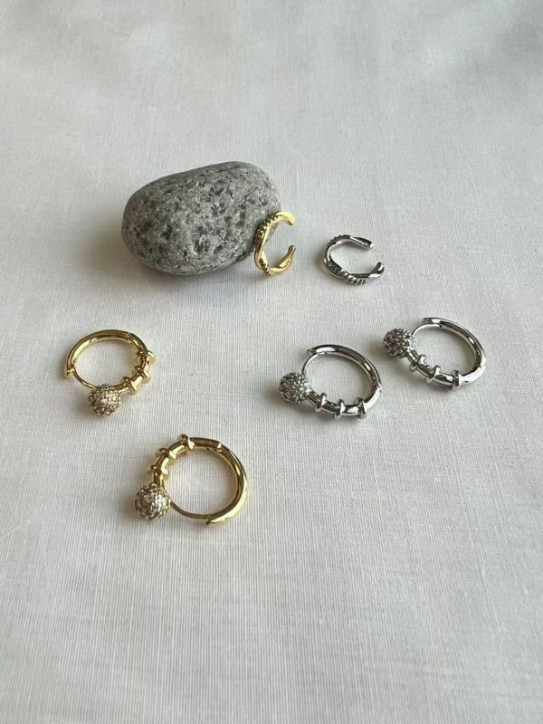 24k銅金屬耳骨夾 24k銅金屬耳骨夾
韓國飾品
韓國耳環
耳環
髮飾
大腸圈
腸圈
手鍊
戒指
純銀飾品
珍珠耳環
三麗鷗代購
飾品店