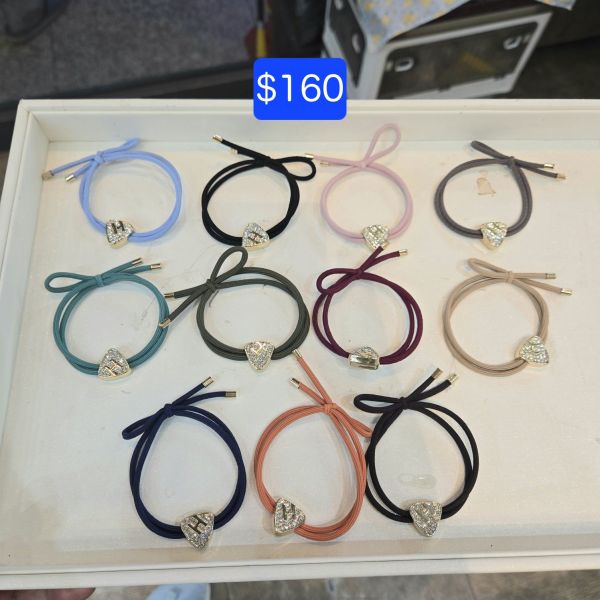 H鑽牌三角雙繩髮圈 H鑽牌三角雙繩髮圈
韓國飾品
韓國耳環
耳環
髮飾
大腸圈
腸圈
手鍊
戒指
純銀飾品
珍珠耳環
三麗鷗代購
飾品店