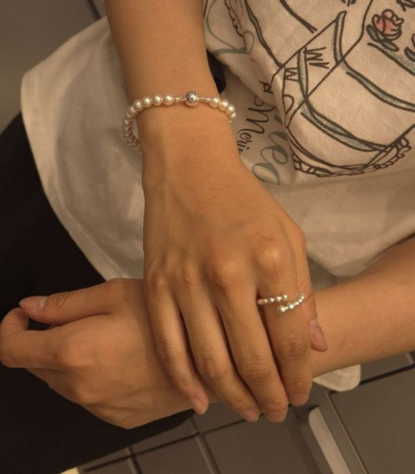 925純銀 磁吸珍珠手鍊 4mm 925純銀 
925純銀磁吸珍珠串手鍊 4mm
韓國耳環
耳環
髮飾
手鍊
戒指
純銀飾品
珍珠耳環
三麗鷗代購
飾品店