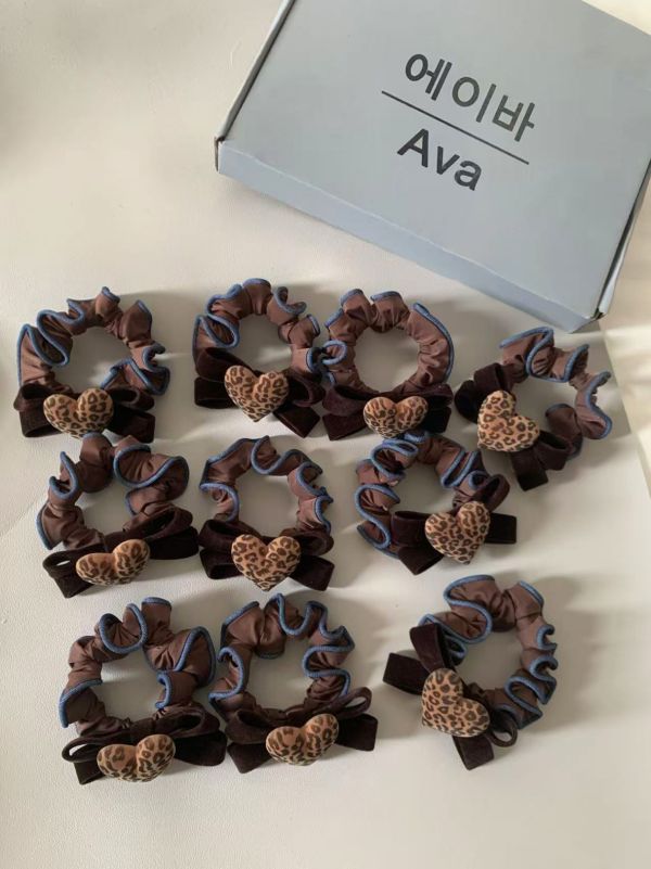 豹紋愛心蝴蝶結滾邊腸圈 豹紋愛心蝴蝶結滾邊腸圈
韓國飾品
韓國耳環
耳環
髮飾
大腸圈
腸圈
手鍊
戒指
純銀飾品
珍珠耳環
三麗鷗代購
飾品店