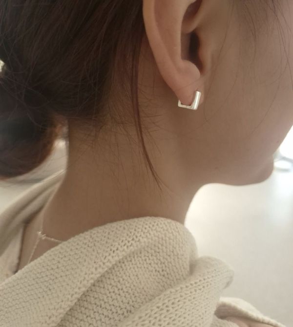 925純銀 小小方形耳扣耳環 925純銀 小小方形耳扣耳環
韓國飾品
韓國耳環
耳環
髮飾
手鍊
戒指
純銀飾品
珍珠耳環
三麗鷗代購
飾品店