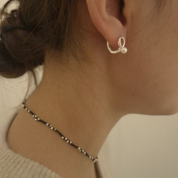 925純銀 珍珠後勾式環繞耳環 925純銀戒指
925純銀 珍珠後勾式環繞耳環
韓國飾品
韓國耳環
耳環
髮飾
大腸圈
腸圈
手鍊
戒指
純銀飾品
珍珠耳環
三麗鷗代購
飾品店