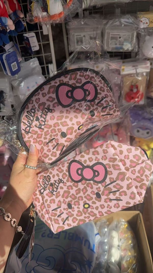 KT粉色豹紋化妝包小尺寸 KT粉色豹紋化妝包小尺寸
韓國飾品
韓國耳環
耳環
髮飾
手鍊
戒指
純銀飾品
珍珠耳環
三麗鷗代購
飾品店