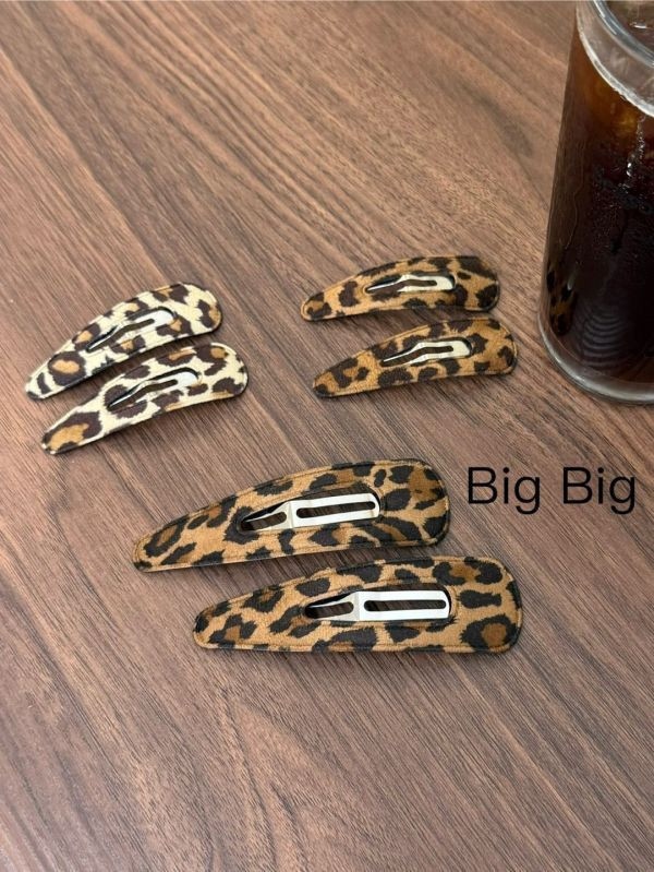 豹紋ＢＢ夾（大尺寸）單隻 豹紋ＢＢ夾（小尺寸）兩隻一組
韓國飾品
韓國耳環
耳環
髮飾
手鍊
戒指
純銀飾品
珍珠耳環
三麗鷗代購
飾品店