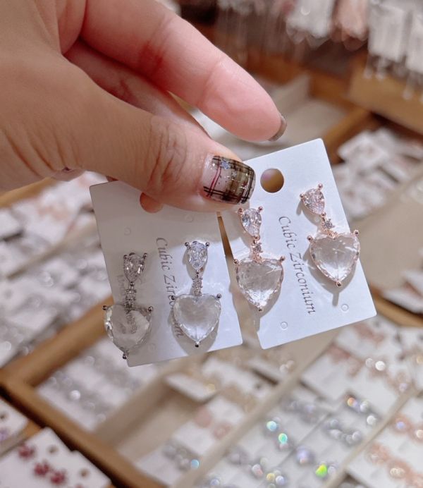 透感雙愛心耳環 透感雙愛心耳環
韓國飾品
韓國耳環
耳環
髮飾
手鍊
戒指
純銀飾品
珍珠耳環
三麗鷗代購
飾品店