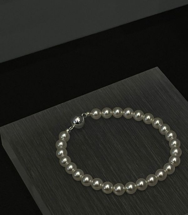 925純銀 磁吸珍珠手鍊 4mm 925純銀 
925純銀磁吸珍珠串手鍊 4mm
韓國耳環
耳環
髮飾
手鍊
戒指
純銀飾品
珍珠耳環
三麗鷗代購
飾品店