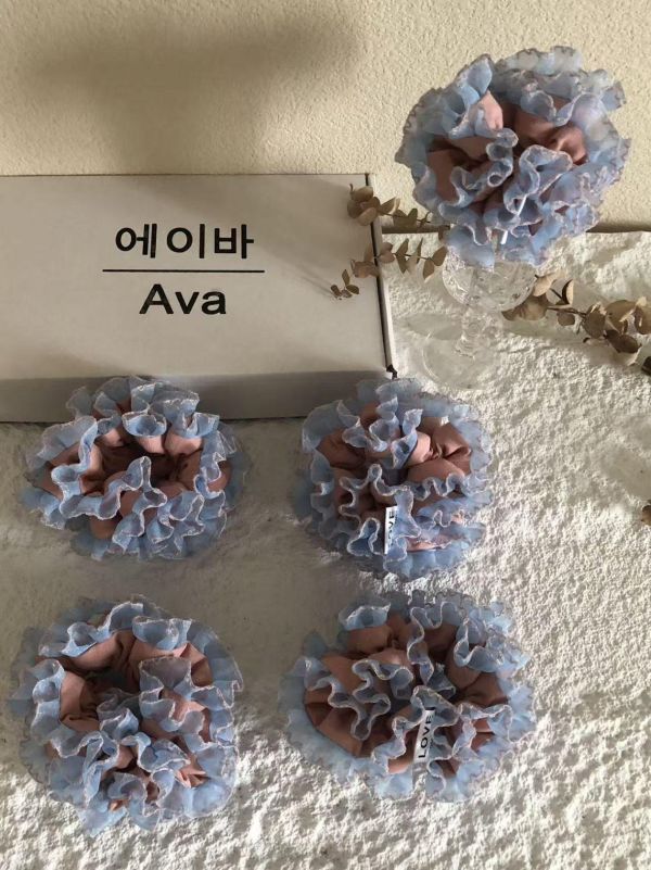拼接撞色花邊花朵形腸圈 拼接撞色花邊花朵形腸圈
韓國飾品
韓國耳環
耳環
髮飾
手鍊
戒指
純銀飾品
珍珠耳環
三麗鷗代購
飾品店