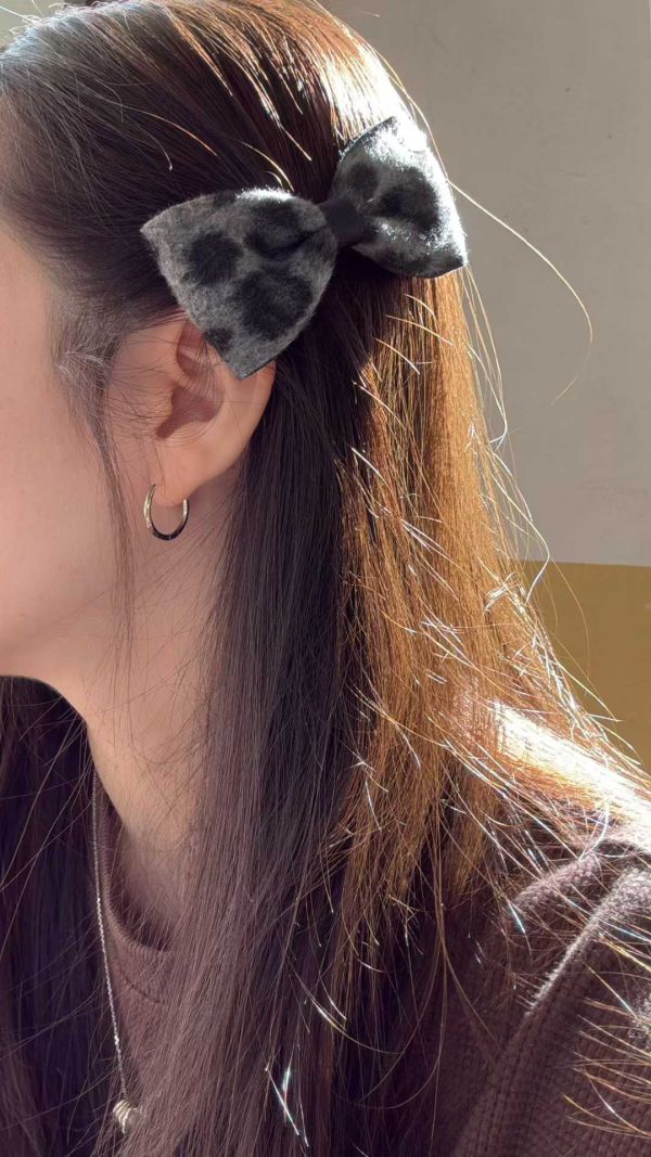 豹紋毛呢蝴蝶結髮夾2色 豹紋毛呢蝴蝶結髮圈2色
韓國飾品
韓國耳環
耳環
髮飾
手鍊
戒指
純銀飾品
珍珠耳環
三麗鷗代購
飾品店