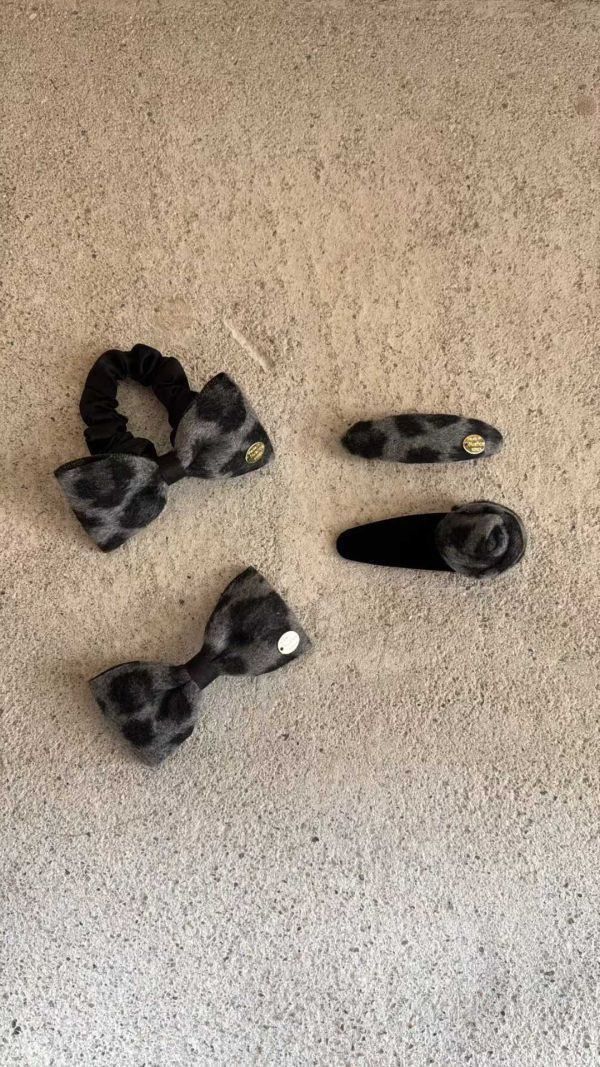 豹紋毛尼橢圓形髮夾2色 豹紋毛呢蝴蝶結髮圈2色
韓國飾品
韓國耳環
耳環
髮飾
手鍊
戒指
純銀飾品
珍珠耳環
三麗鷗代購
飾品店