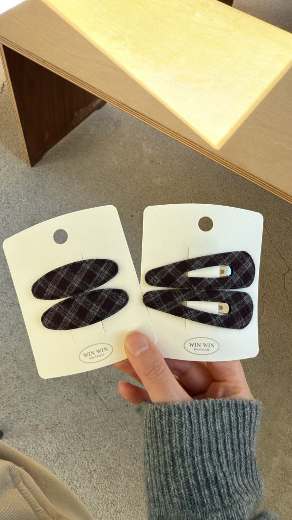 小橢圓三角ＢＢ夾組4色 小橢圓三角ＢＢ夾組4色
韓國飾品
韓國耳環
耳環
髮飾
手鍊
戒指
純銀飾品
珍珠耳環
三麗鷗代購
飾品店