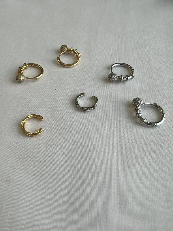 24k銅金屬耳骨夾 24k銅金屬耳骨夾
韓國飾品
韓國耳環
耳環
髮飾
大腸圈
腸圈
手鍊
戒指
純銀飾品
珍珠耳環
三麗鷗代購
飾品店